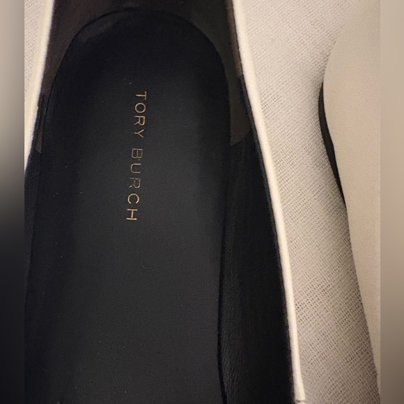 Tory Burch Chelsea Cap-Toe Ballet Flats Ivory Black Gold Logo Leather 8 Like New - Picture 3 of 12